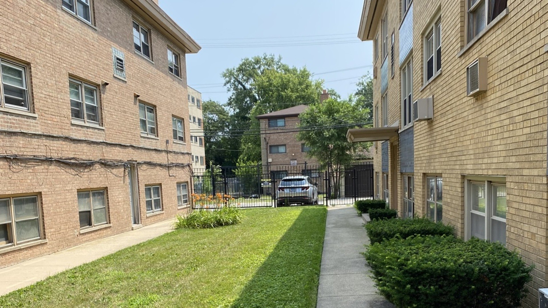 9215 South Cottage Grove Avenue, Unit 2W Chicago, IL 60619 - Photo 1 of 3