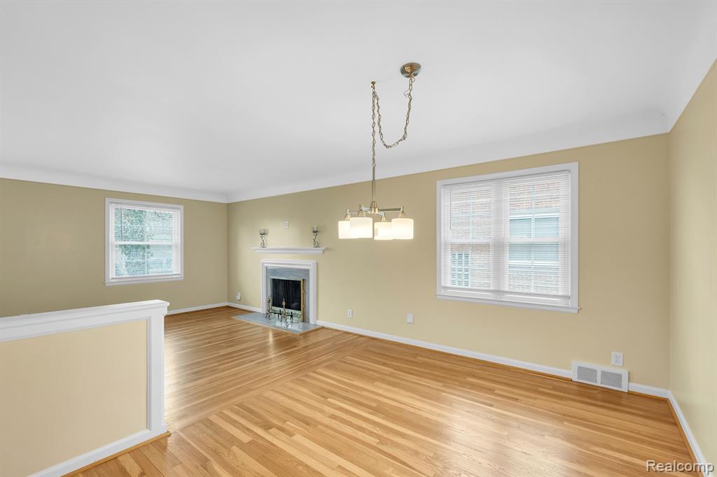 857 Harcourt Road Grosse Pointe, MI 48230 - Photo 15 of 33