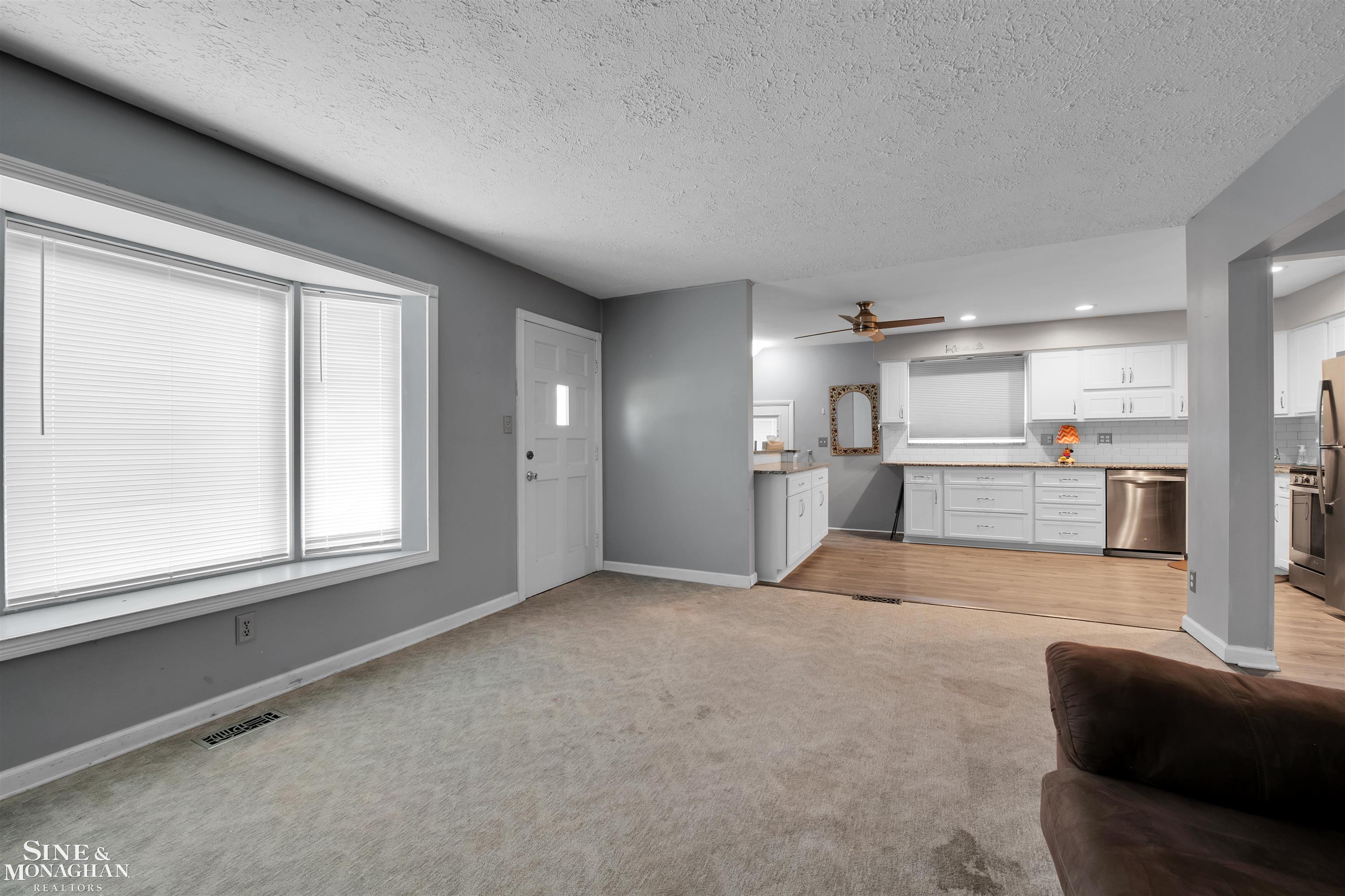 21636 Martin Road St. Clair Shores, MI 48081 - Photo 5 of 27