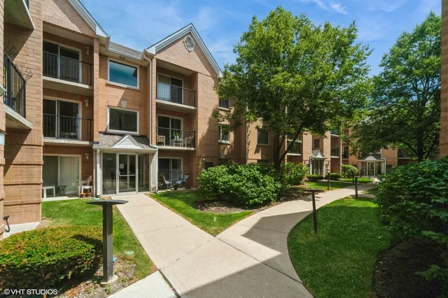 $2,000 | 8710 West Evelyn Lane, Unit 105, Chicago, IL 60656