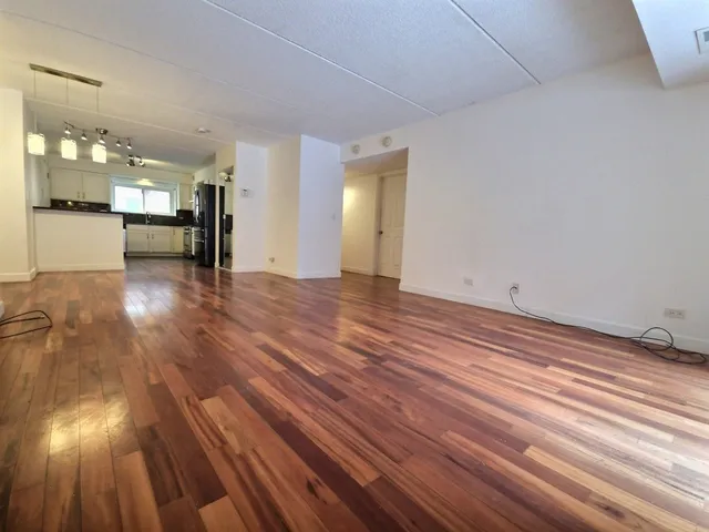 $2,000 | 8710 West Evelyn Lane, Unit 105, Chicago, IL 60656