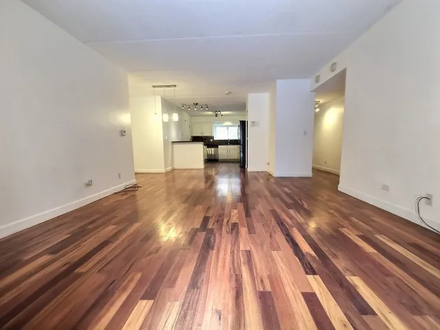 $2,000 | 8710 West Evelyn Lane, Unit 105, Chicago, IL 60656