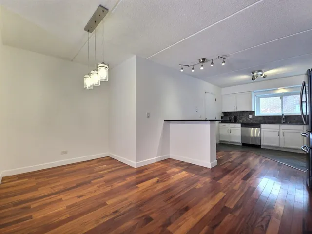 $2,000 | 8710 West Evelyn Lane, Unit 105, Chicago, IL 60656