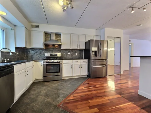 $2,000 | 8710 West Evelyn Lane, Unit 105, Chicago, IL 60656