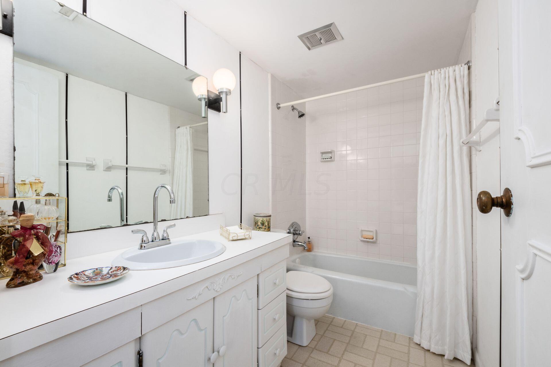 1862 Fishinger Road, Unit 3 Columbus, OH 43221 - Photo 22 of 30 Hall bath