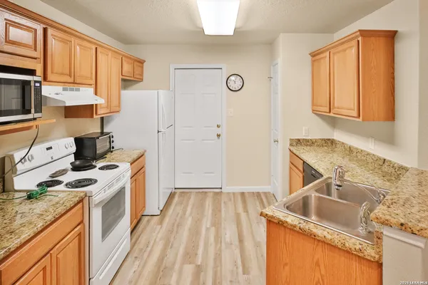 $189,990 | 3202 Eisenhauer Road, Unit 402, San Antonio, TX 78209