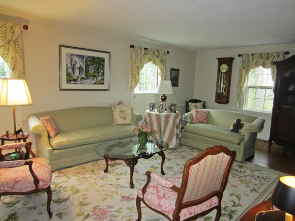 34 Arnold Road Wellesley, MA 02481 - Photo 4 of 19 Gallery Image 4