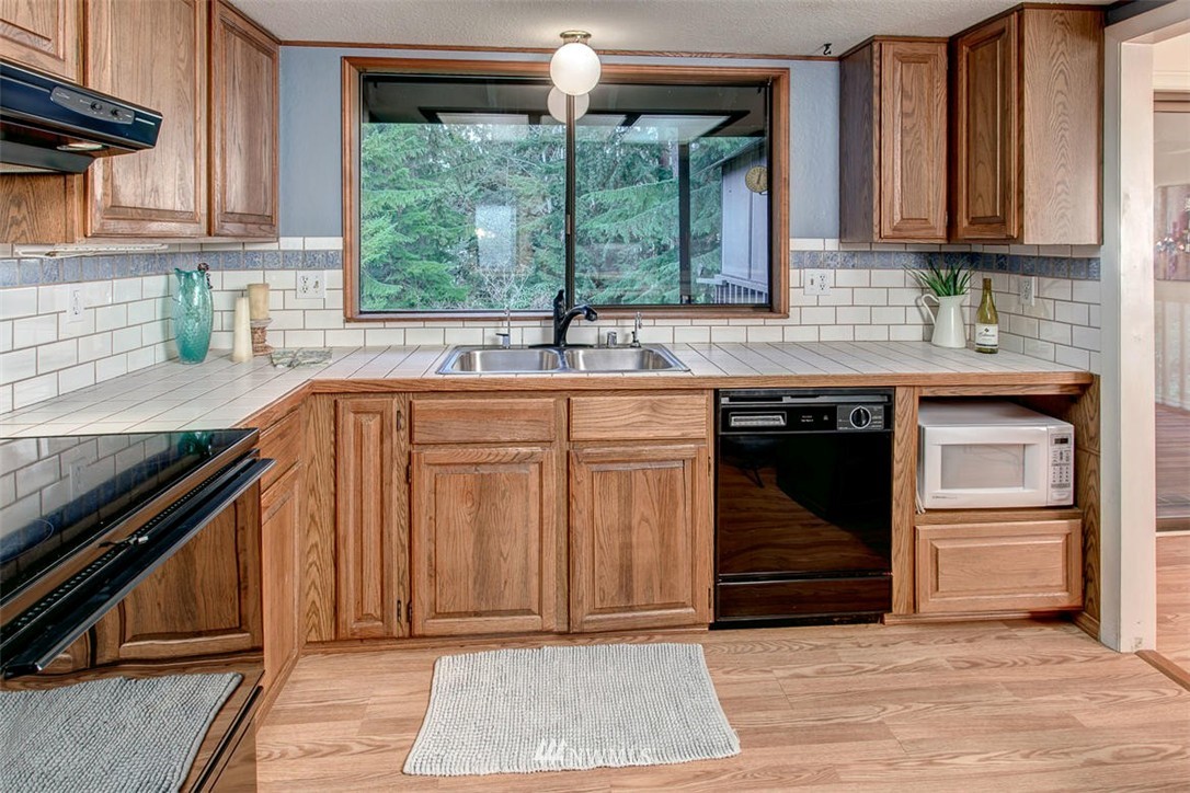 1909 169th Place Southeast Bothell, WA 98012 - Photo 7 of 24