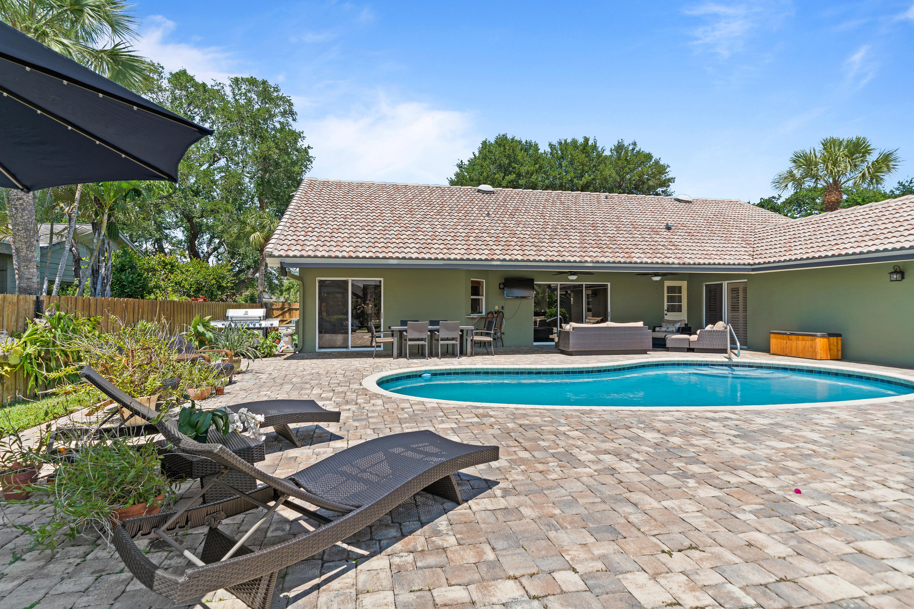 1100 Northwest 8th Street Boca Raton, FL 33486 - Photo 17 of 31 Patio & Pool