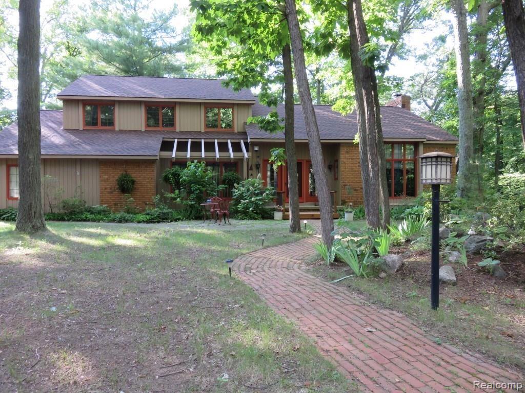 2673 Brighton Road Howell, MI 48843 - Photo 2 of 62 Well maintained, with updated roof, furnace & exterior painting