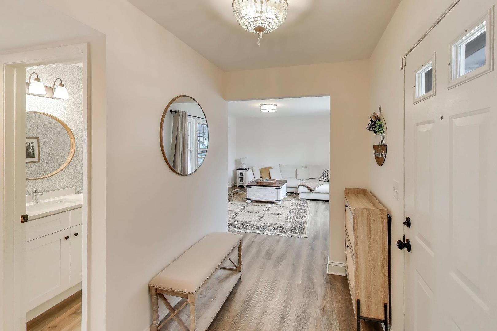 270 Pebblestone Road Naperville, IL 60565 - Photo 4 of 36