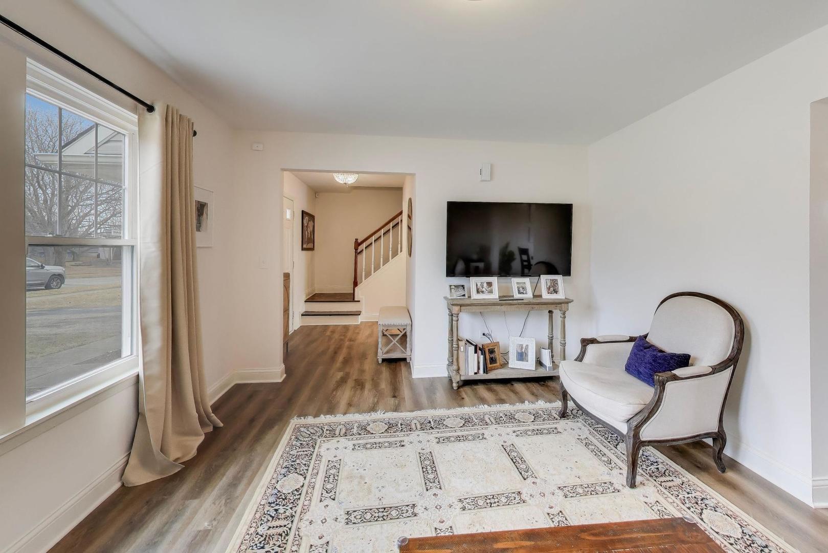 270 Pebblestone Road Naperville, IL 60565 - Photo 8 of 36