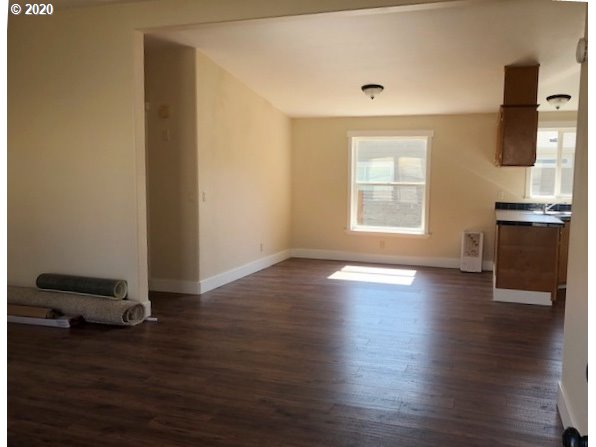 18 Southwest Ruckel Street Cascade Locks, OR 97014 - Photo 2 of 11