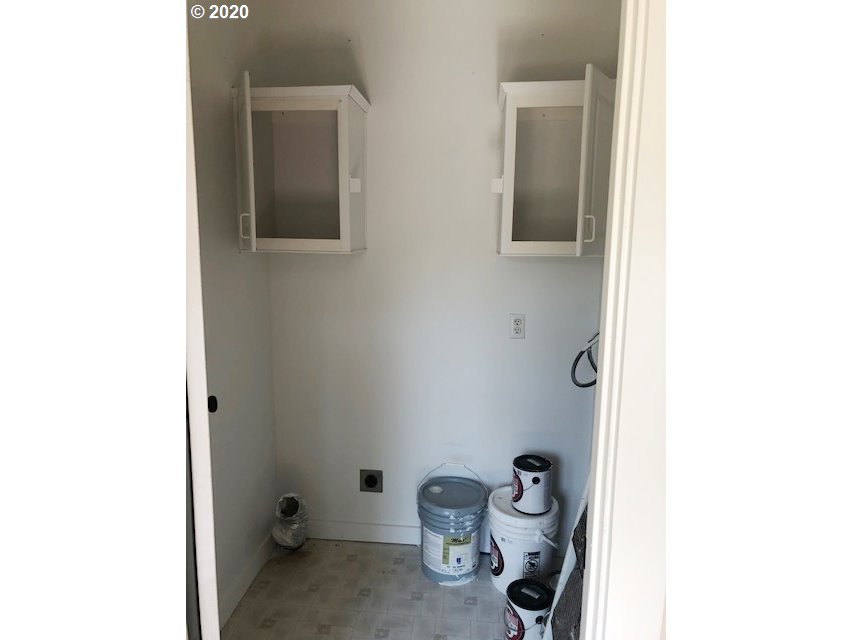 18 Southwest Ruckel Street Cascade Locks, OR 97014 - Photo 10 of 11