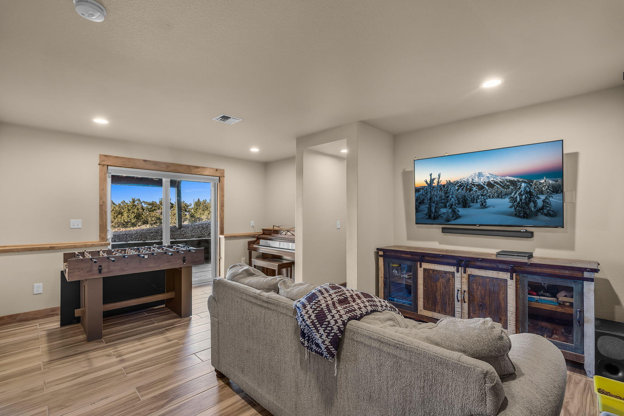 6040 Gravett Road Prineville, OR 97754 - Photo 27 of 77 a living room with fireplace furniture and a flat screen tv