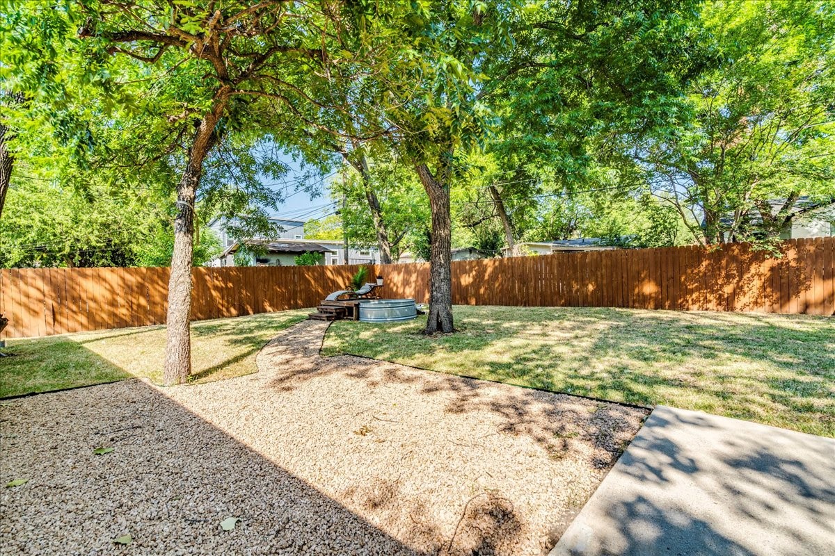 1120 Spur Street Austin, TX 78721 - Photo 21 of 31 a backyard of a house with a tree
