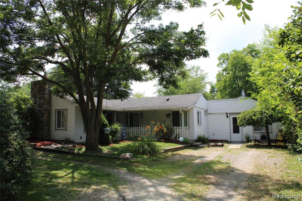 98 South Rochester Road Oakland, MI 48363 - Photo 2 of 32