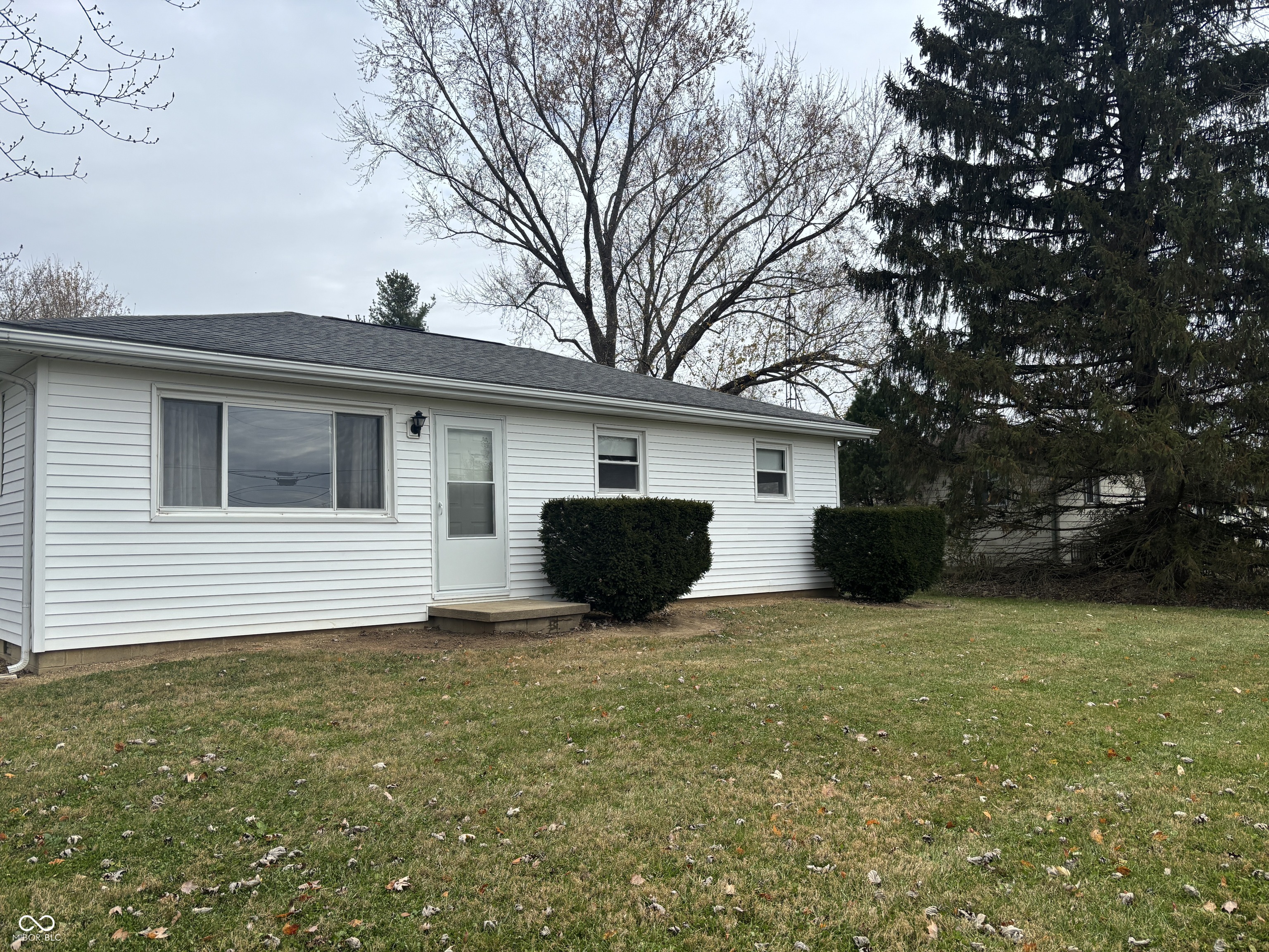 5403 South Vine Street Columbus, IN 47201 - Photo 3 of 17