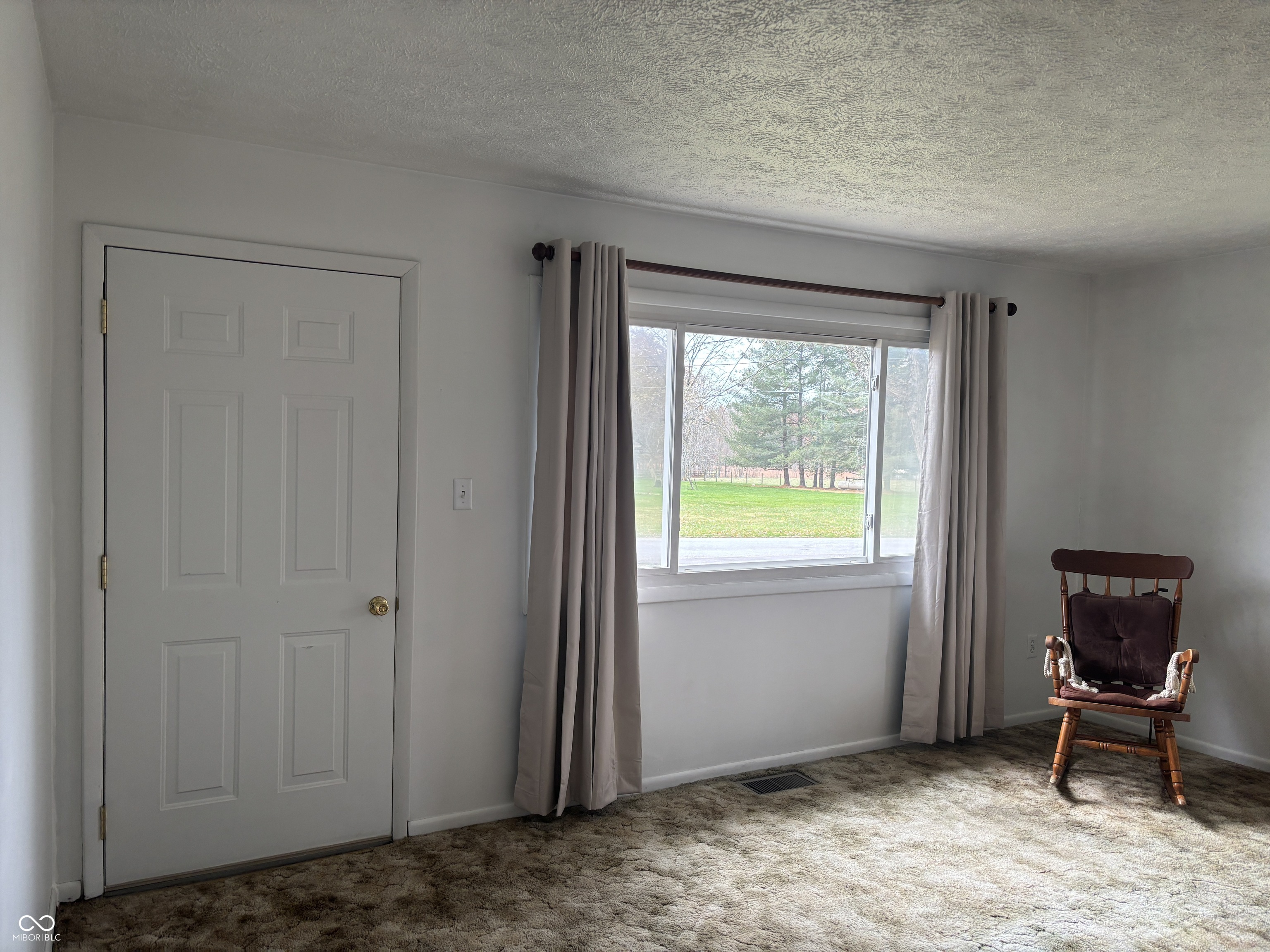 5403 South Vine Street Columbus, IN 47201 - Photo 4 of 17