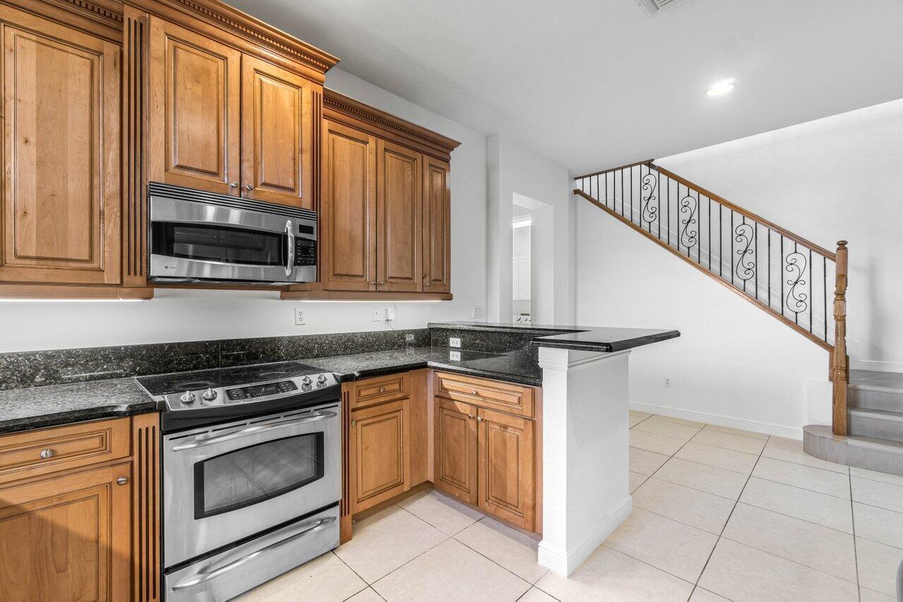 8343 Northwest 8th Terrace Boca Raton, FL 33487 - Photo 12 of 35 023-8343Northwest8thTerrace-BocaRaton-FL