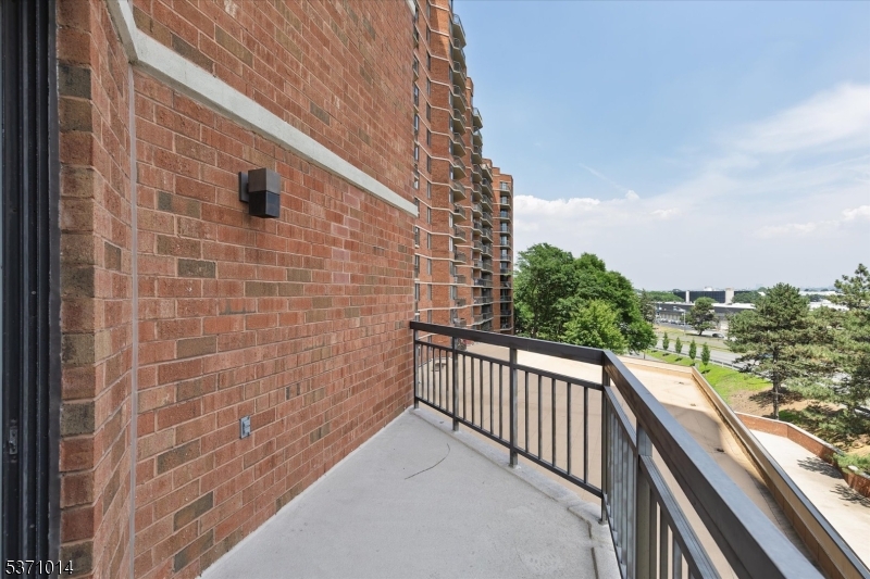 401 Harmon Cove Tower Secaucus, NJ 07094 - Photo 21 of 47 a view of a balcony with city view