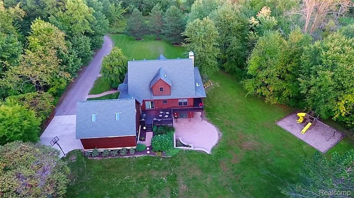 2424 South Gregory Road Fowlerville, MI 48836 - Photo 39 of 40 2424 S. Gregory - patio 3