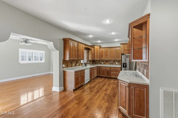 $689,995 | 117 Canterbury Place, Bristol, TN 37620
