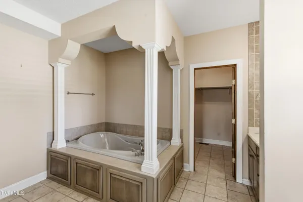 $689,995 | 117 Canterbury Place, Bristol, TN 37620