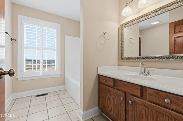 $689,995 | 117 Canterbury Place, Bristol, TN 37620