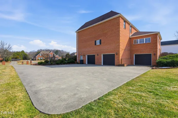 $689,995 | 117 Canterbury Place, Bristol, TN 37620