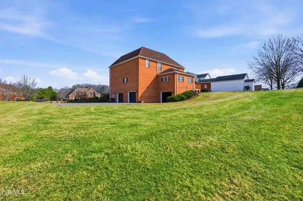 $689,995 | 117 Canterbury Place, Bristol, TN 37620