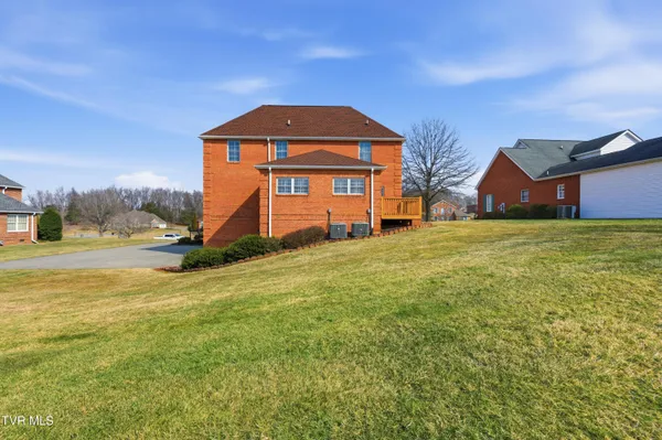 $689,995 | 117 Canterbury Place, Bristol, TN 37620