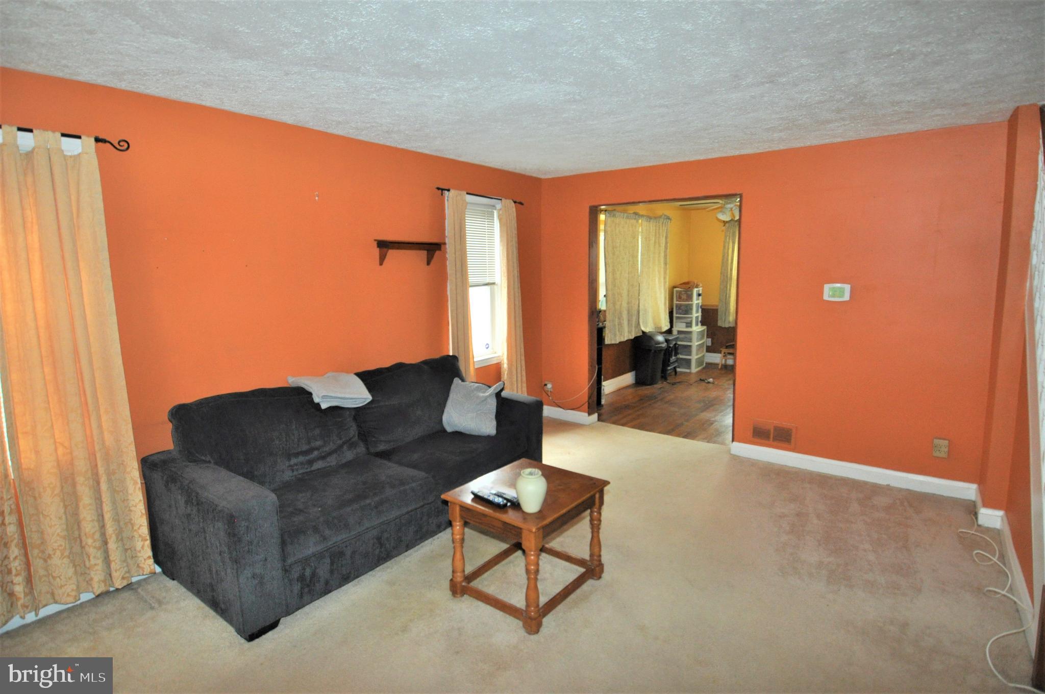 826 Middlesex Road Baltimore, MD 21221 - Photo 4 of 24 Living Room