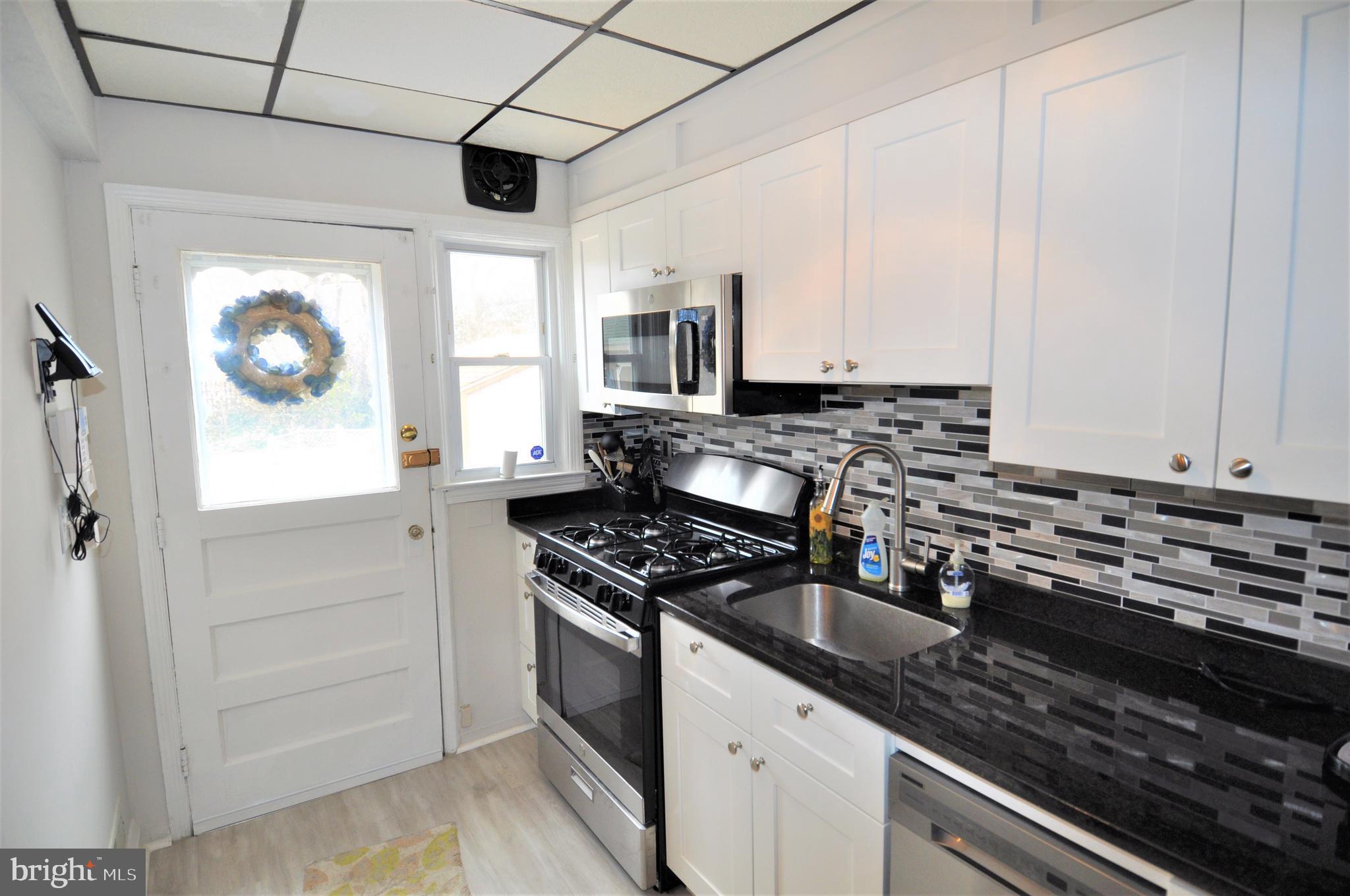 826 Middlesex Road Baltimore, MD 21221 - Photo 5 of 24 Kitchen