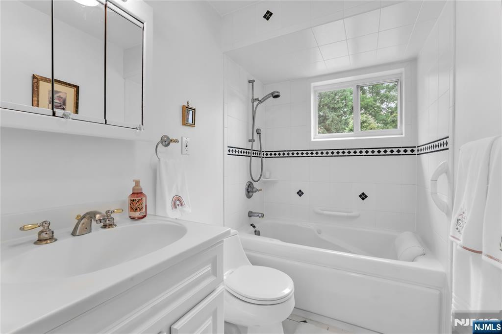 23 Ridge Court Cedar Grove, NJ 07009 - Photo 17 of 37 a bathroom with a sink a toilet and a bathtub