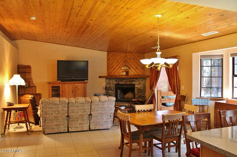 203 North Lakeshore Road Payson, AZ 85541 - Photo 9 of 33 Great Room (2)