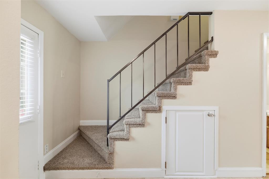 112 Churchill Lane Euless, TX 76039 - Photo 12 of 33 a view of entryway