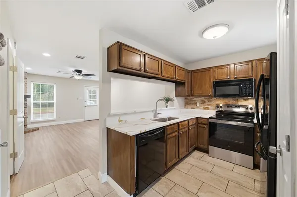 $259,000 | 112 Churchill Lane, Euless, TX 76039