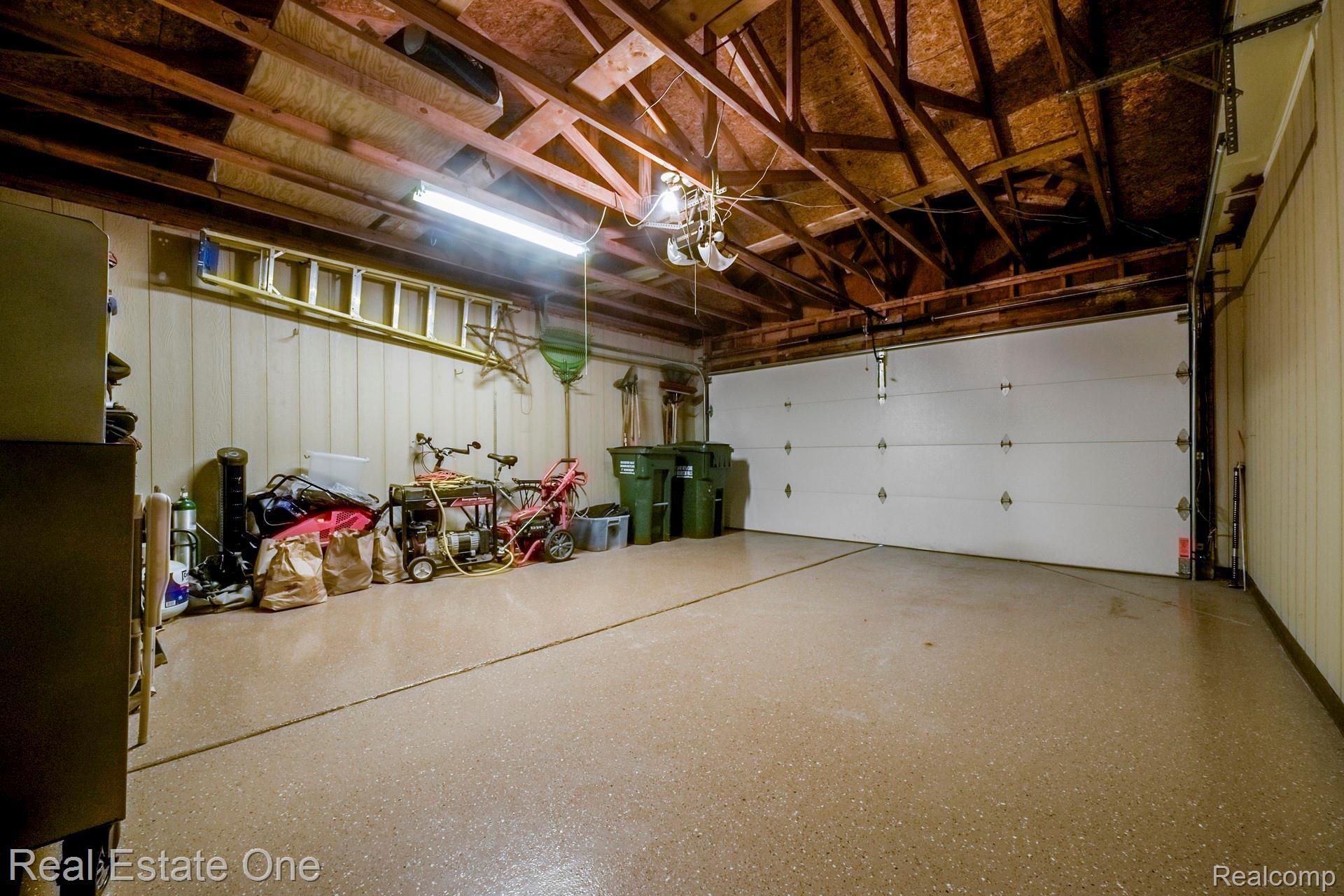 2229 Flanders Drive Rochester, MI 48307 - Photo 28 of 34 028-photo-garage-8409163.jpg