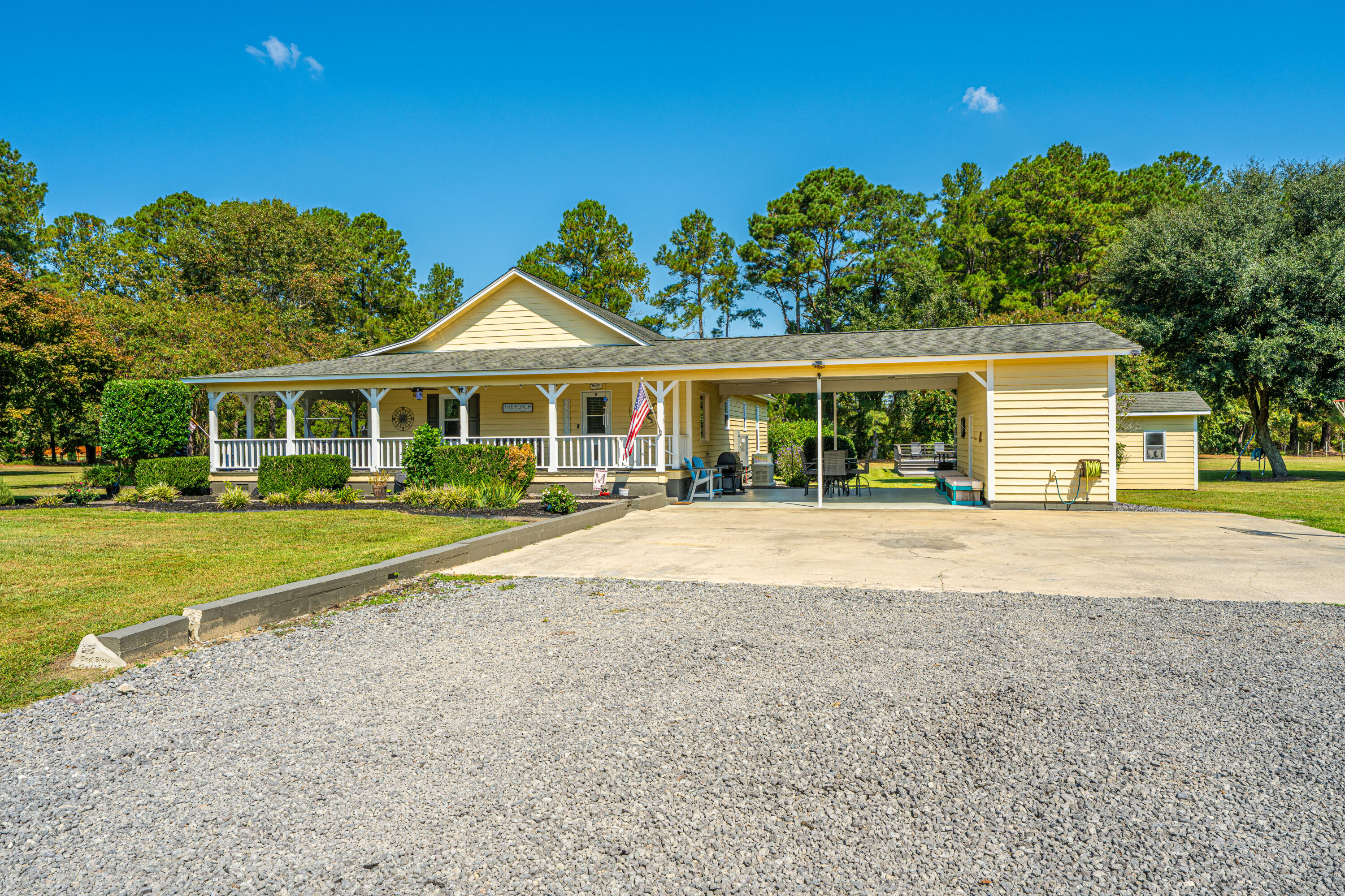 135 Rose Hill Ridgeville, SC 29472 - Photo 6 of 38 Driveway side view