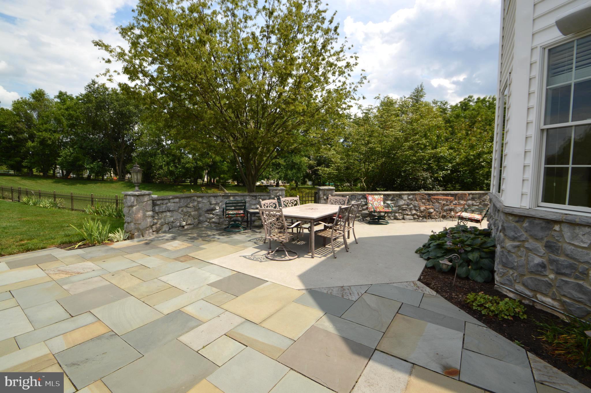 608 Belgian Way Lititz, PA 17543 - Photo 6 of 75
