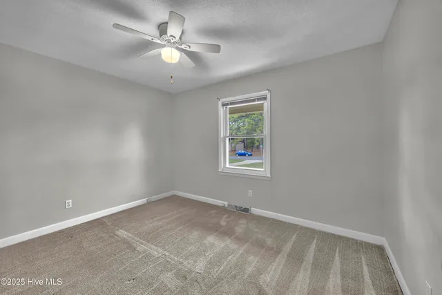 $2,400 | 313 Monterey Drive, Wilmington, NC 28409