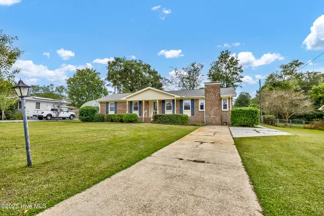 $2,400 | 313 Monterey Drive, Wilmington, NC 28409