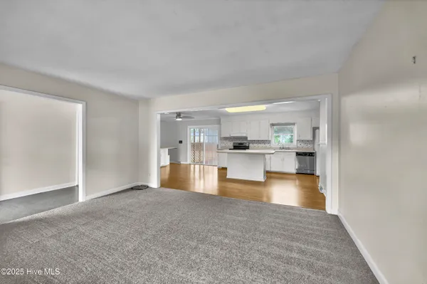 $2,300 | 313 Monterey Drive, Wilmington, NC 28409