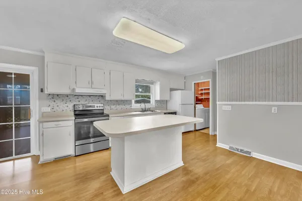 $2,300 | 313 Monterey Drive, Wilmington, NC 28409