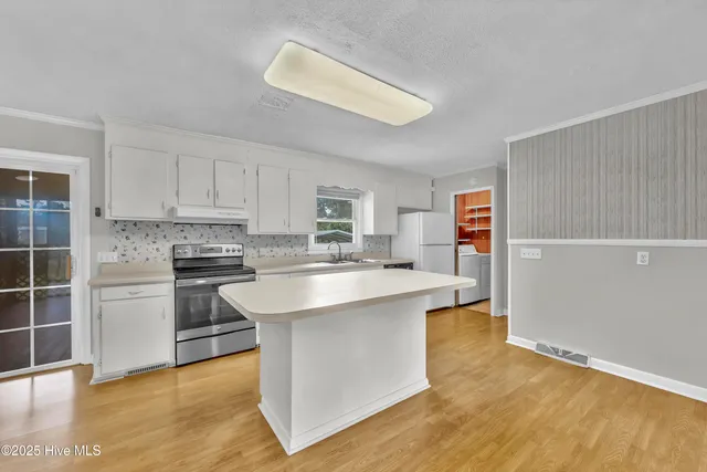 $2,400 | 313 Monterey Drive, Wilmington, NC 28409