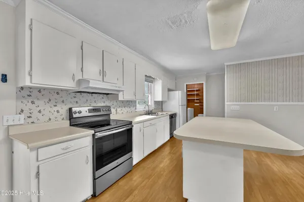 $2,300 | 313 Monterey Drive, Wilmington, NC 28409