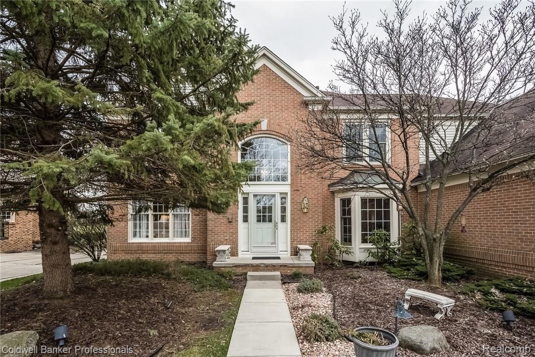 46743 Mornington Road Canton, MI 48188 - Photo 4 of 51 007-Front_Entrance-3939239-medium.jpg