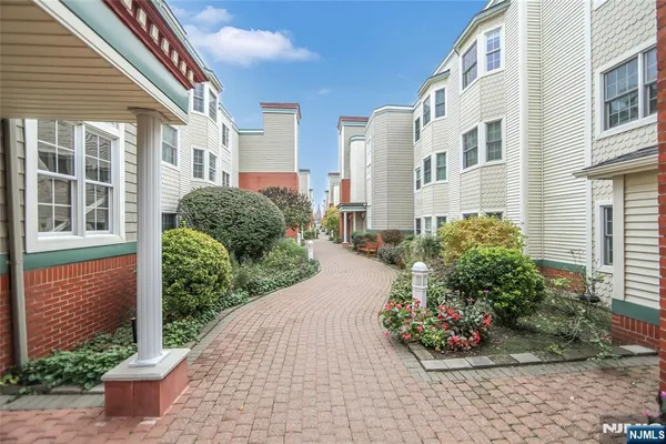 $629,000 | 337 The Promenade, Unit 337, Edgewater, NJ 07020