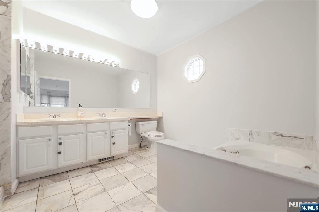 337 The Promenade, Unit 337 Edgewater, NJ 07020 - Photo 17 of 25